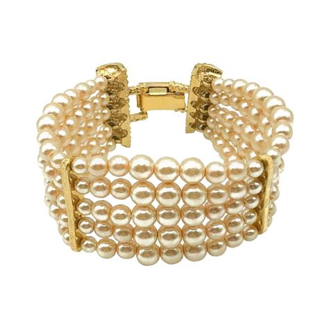 vintage dior pearl bracelet.